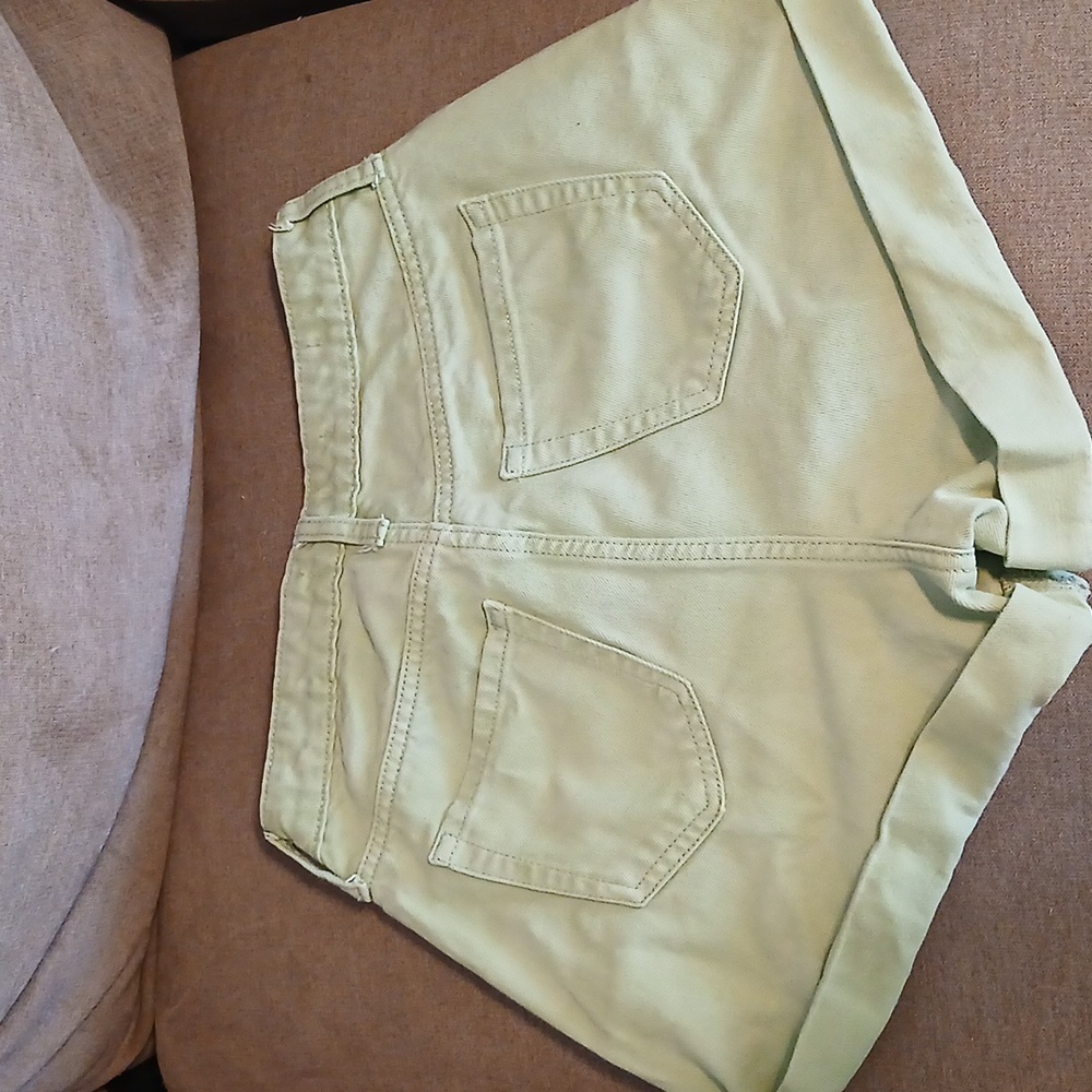 Women's jean shorts - Picture 2 of 3